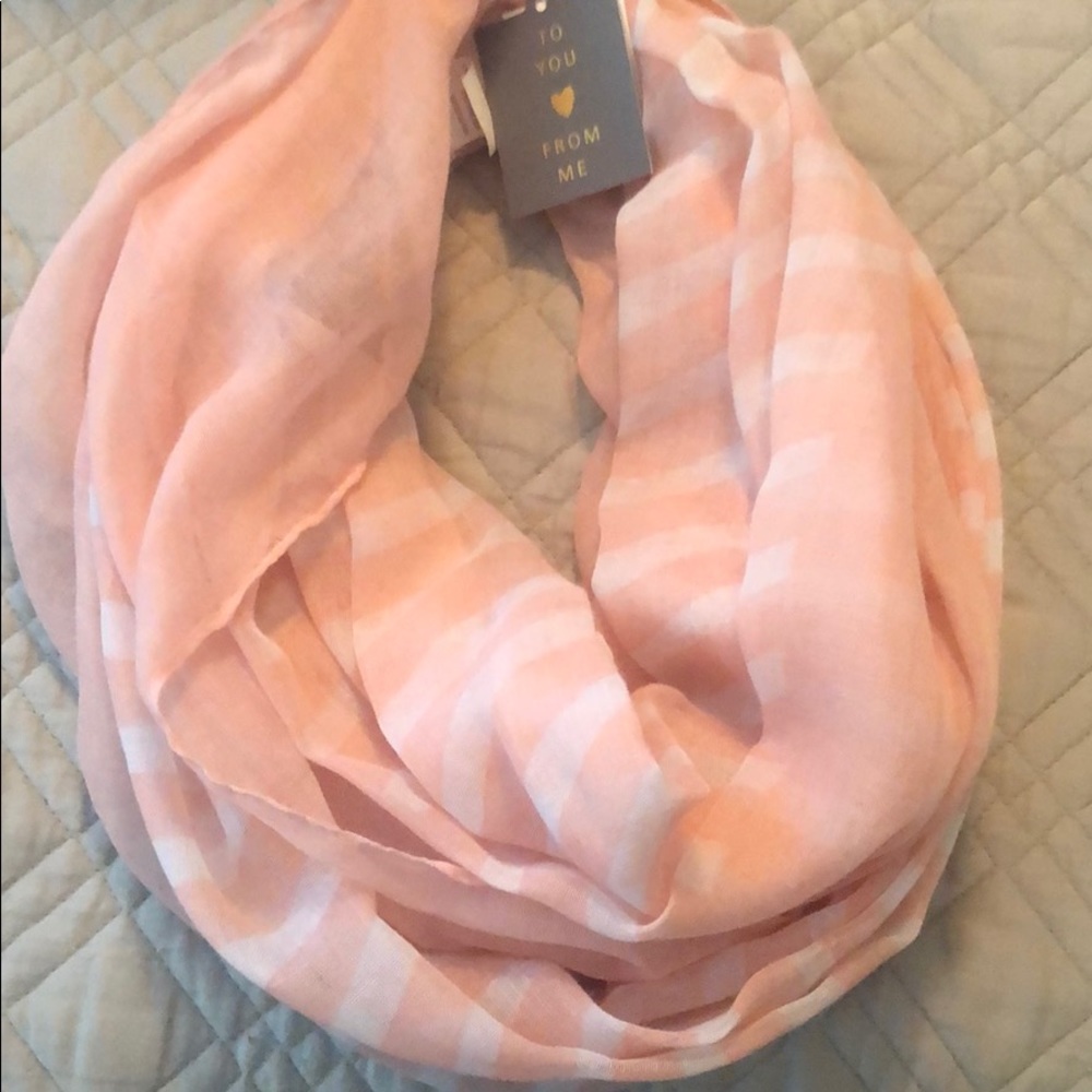 💕NWT Cute Pink & White Infinity Scarf